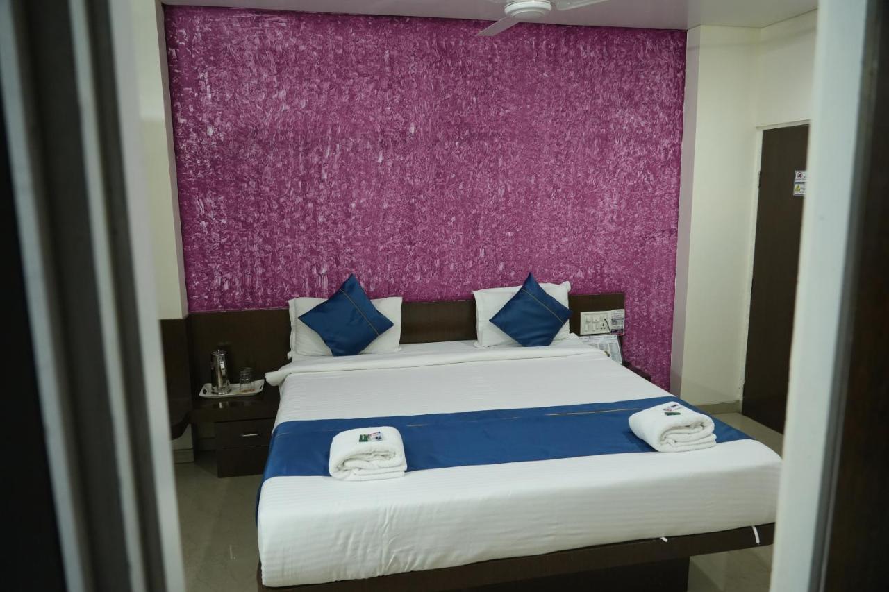 Hotel Avon International Aurangábád Kültér fotó
