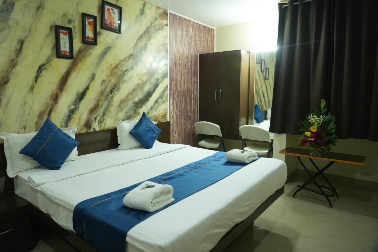 Hotel Avon International Aurangábád Kültér fotó