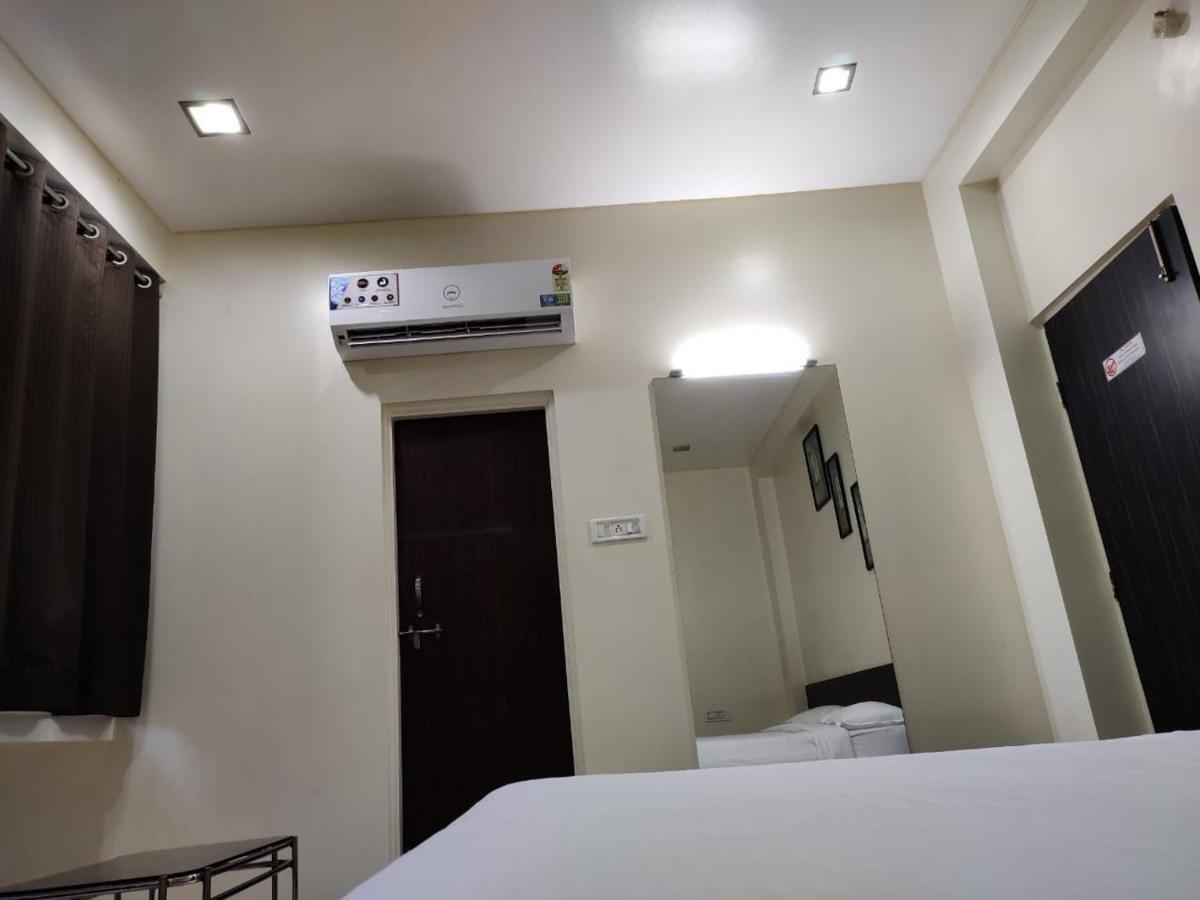 Hotel Avon International Aurangábád Kültér fotó